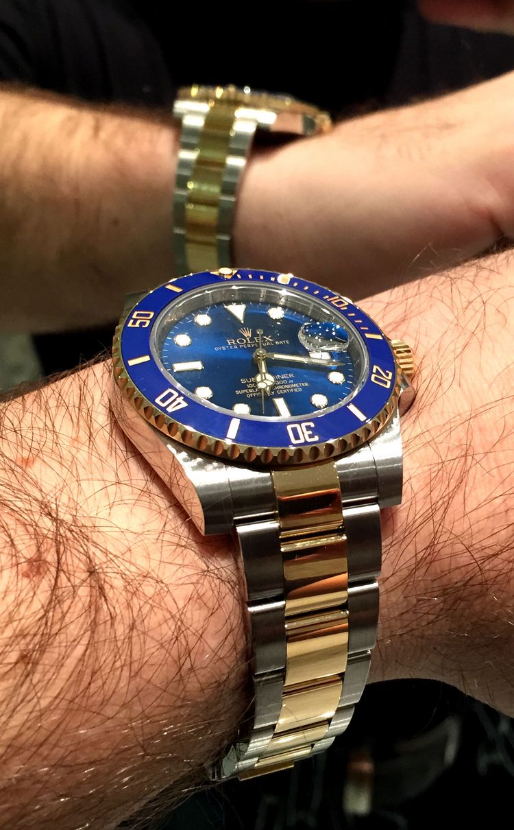 Rolex 116613lb sunburst Rolex Submariner Stahl Gold blau Wristshot