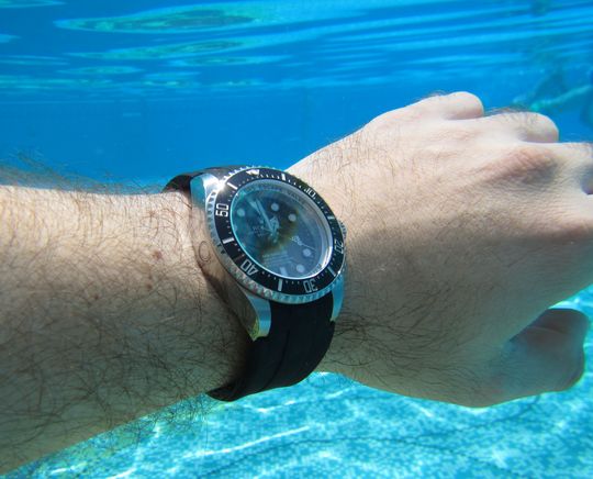 Rolex Seadweller getragen unter Wasser