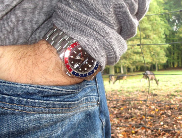 Rolex GMT Pepsi zu Jeans