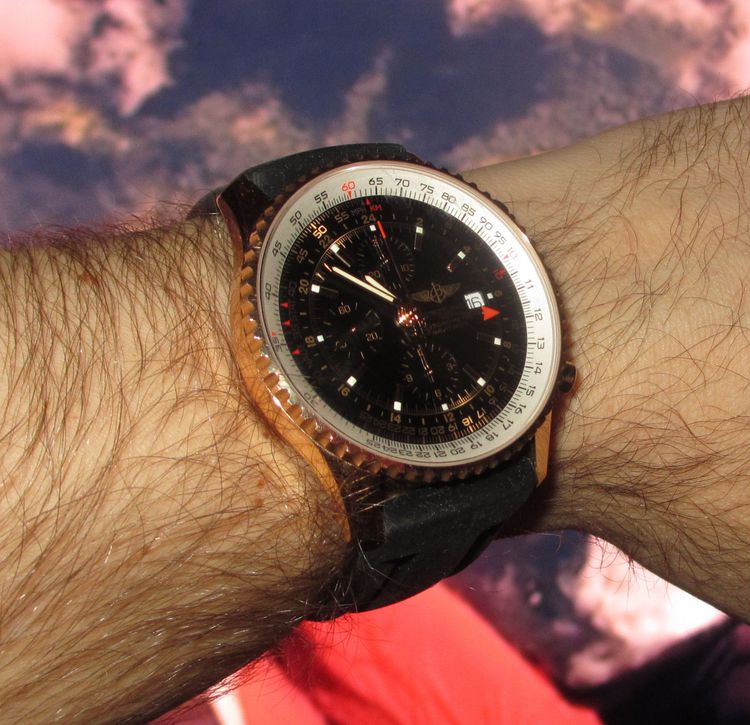 Breitling Navitimer World Rotgold Wristshot