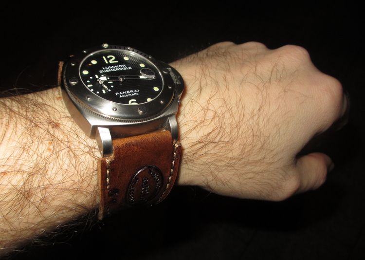 Panerai 25 mit breitem Lederarmband