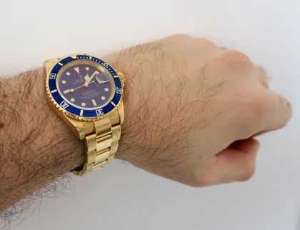 Blaue Submariner Rolex mit Goldgehäuse