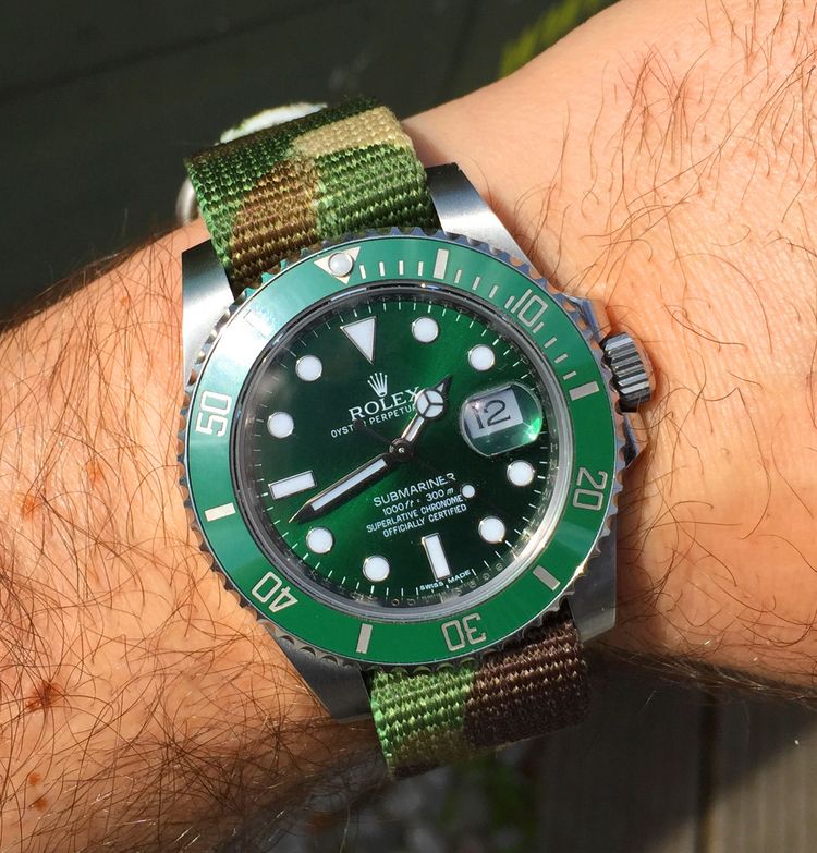 Rolex Submariner Hulk an einem grünen Nato-Strap