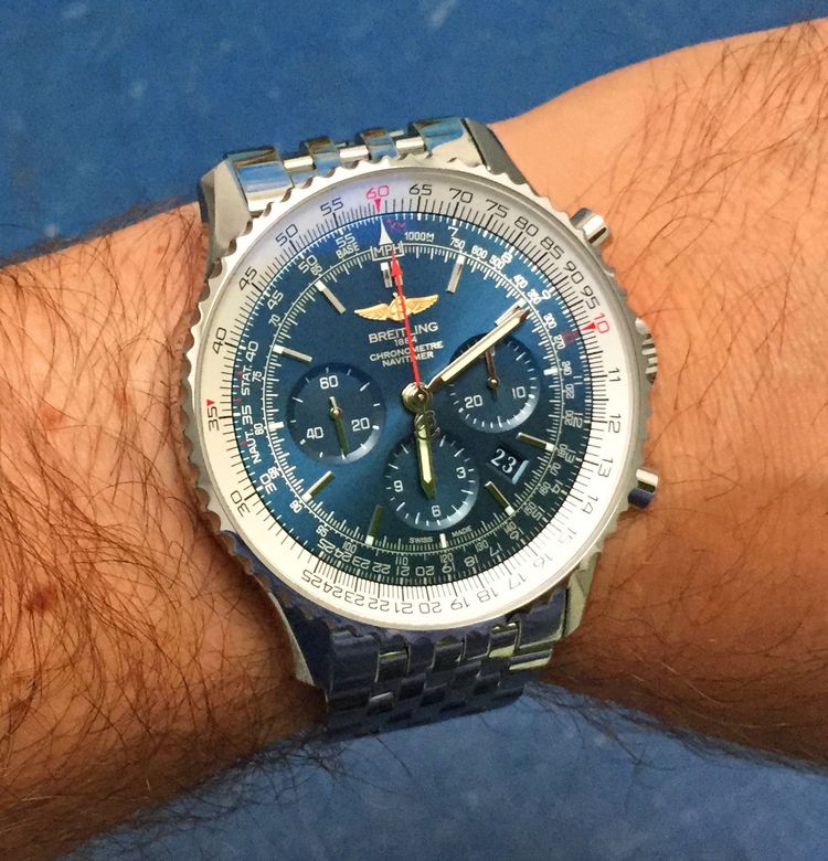 Breitling Navitimer 01 46mm blau Wristshot