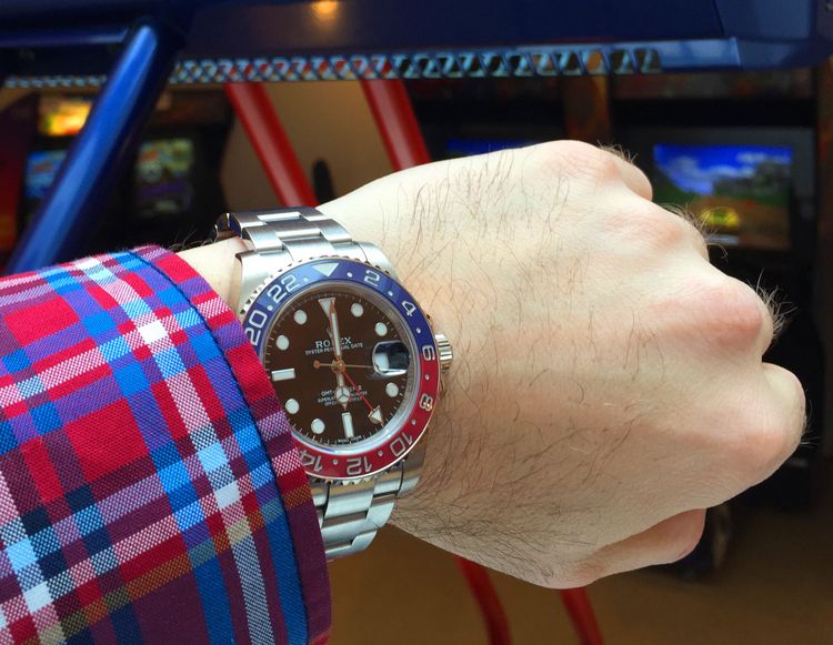 Rolex GMT Keramik Blau-Rot Pepsi Wrist Shot