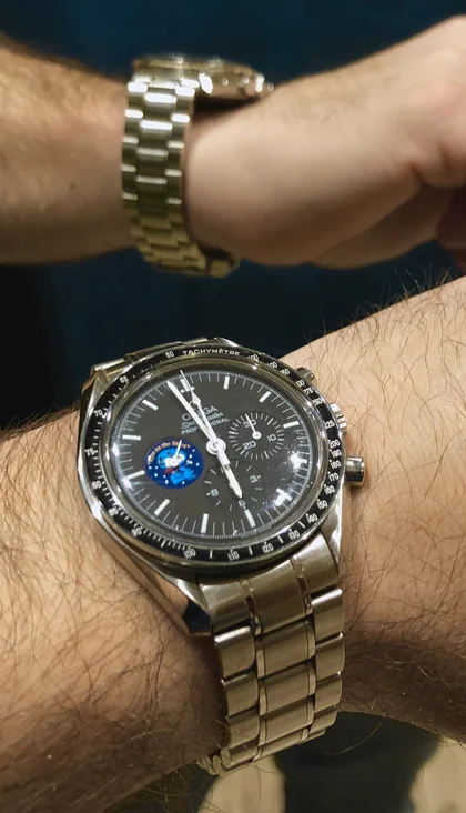 Snoopy Omega mit schwarzem Zifferblatt