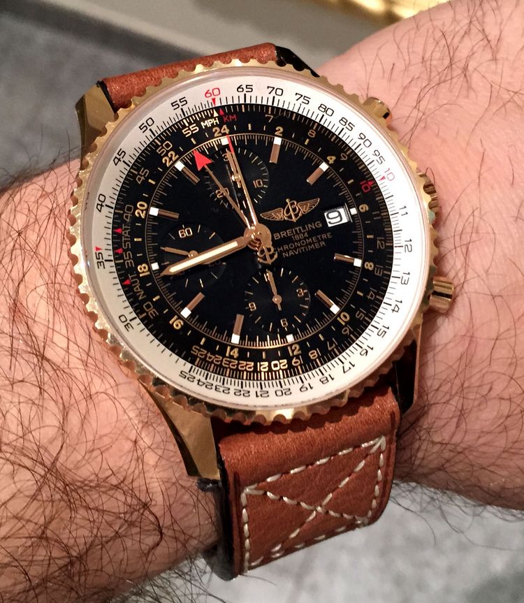 Breitling Navitimer World Rosegold am Handgelenk