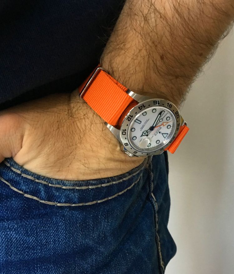 42mm Rolex Explorer II mit orangenem Nato-Strap