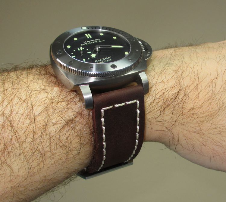 PAM 305 Wristshot Bild