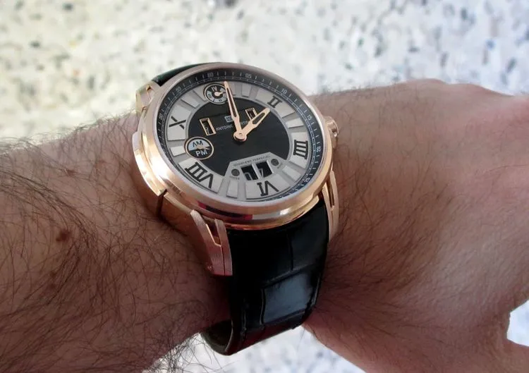 Antoine Martin Uhr QP 01.700.1 rosegold Wristshot