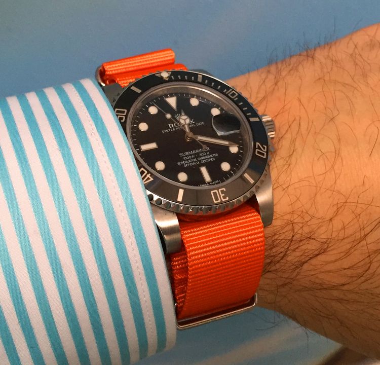 Rolex Submariner mit orangenem Nato Strap