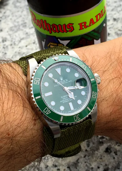 Rolex Submariner grün (Hulk) mit Textil Band