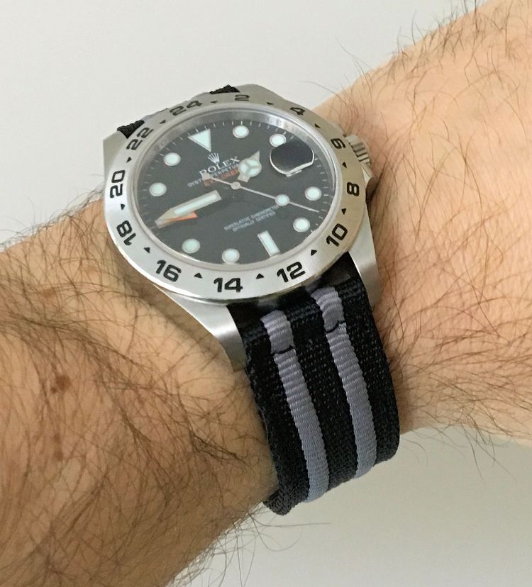 Rolex Explorer II mit schwarzem Zifferblatt und James Bond Nato Strap