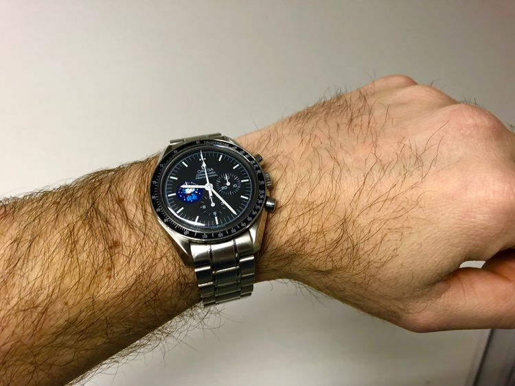 Omega Speedmaster mit schwarzem Snoopy Zifferblatt