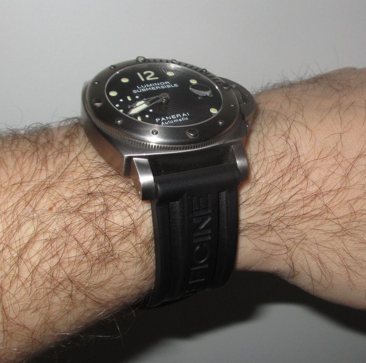 Panerai Luminor Submersible PAM 25 Wristshot