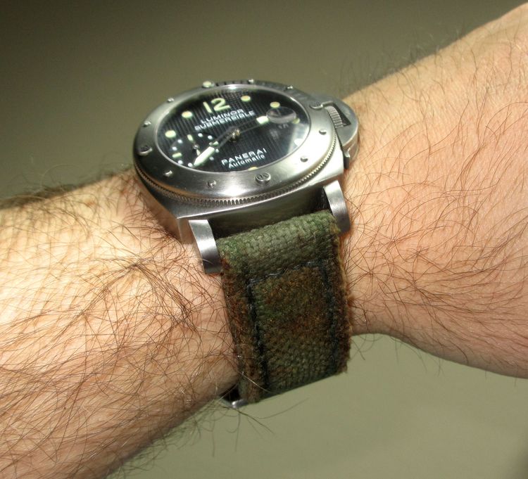 Panerai 25 mit grünem Textil-Strap Panerai 25 mit grünem Textil-Strap