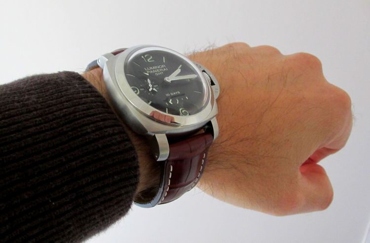 Panerai 270 am Handgelenk