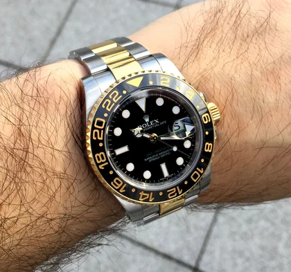 Rolex GMT Master II 116713LN am Handgelenk