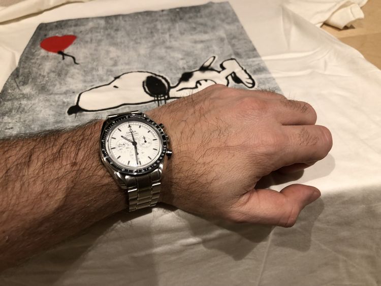 Weiße Snoopy Speedmaster von Omega