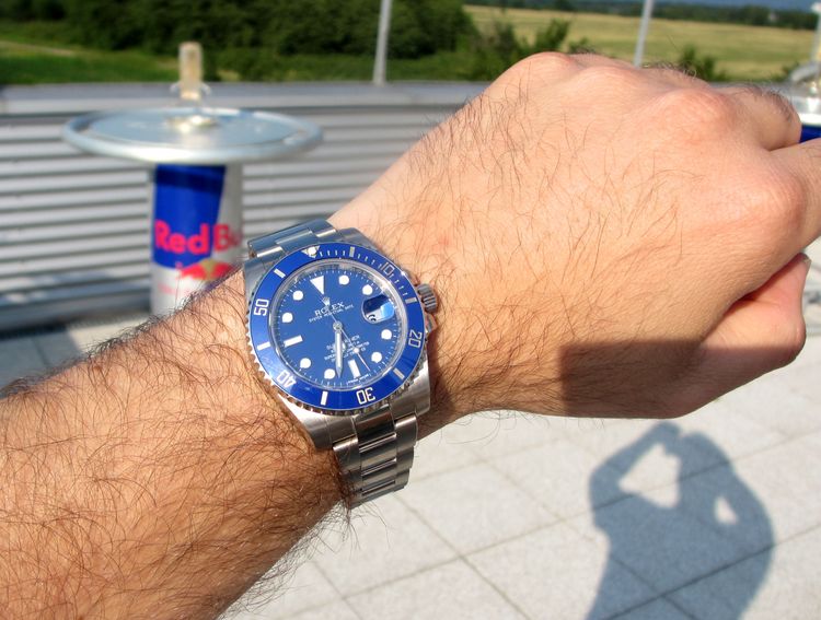 Red Bull blaue Rolex Submariner 116619LB Weissgold Wristshot