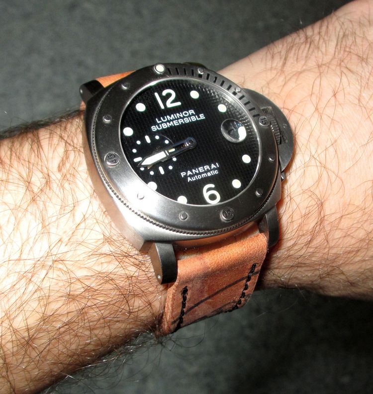 Panerai Uhr PAM 25 mit Vintage Lederarmband Wristshot