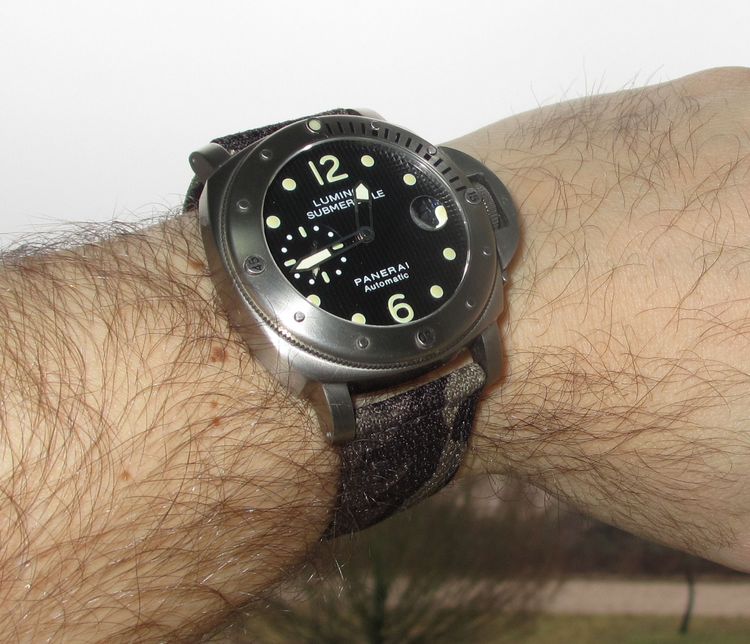 Panerai Uhr PAM 25 am Handgelenk