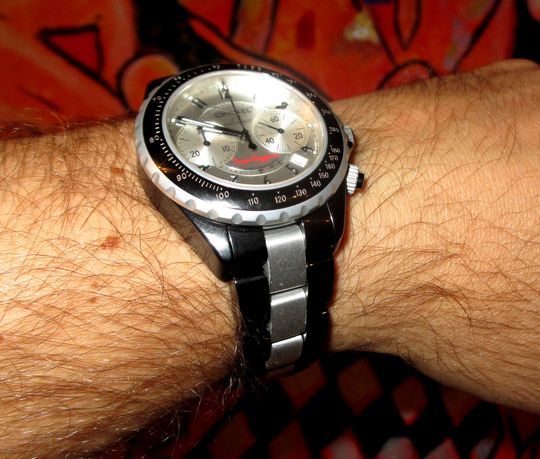 Schwarze Keramik Chanel Uhr J12 Superleggera Wristshot