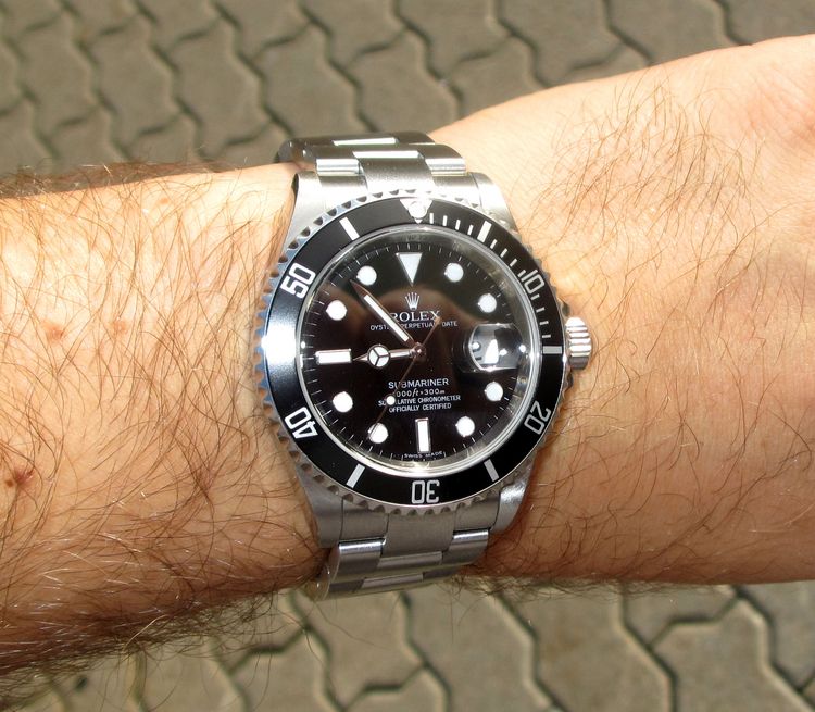 Rolex 16600 Submariner am Handgelenk