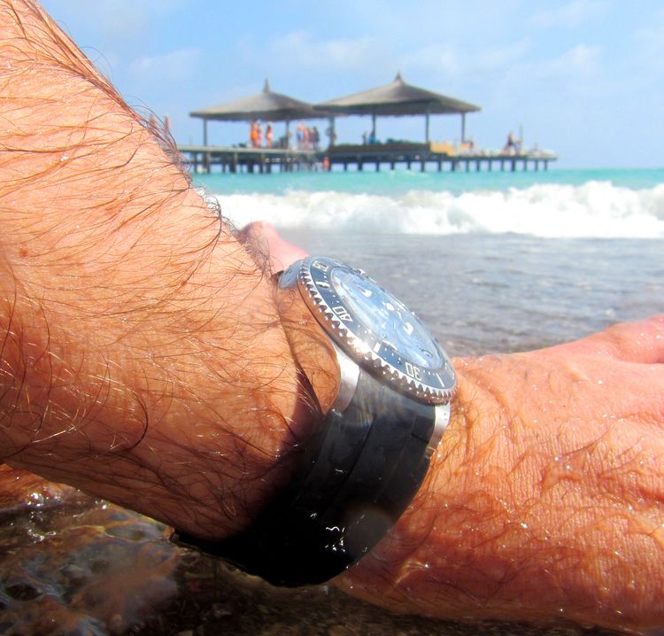Wristshot einer Sea Dweller Rolex am Handgelenk