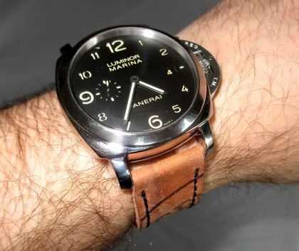Panerai Uhr 359 mit Lederband