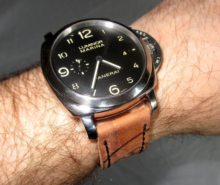 Panerai Uhr 359 mit Lederband