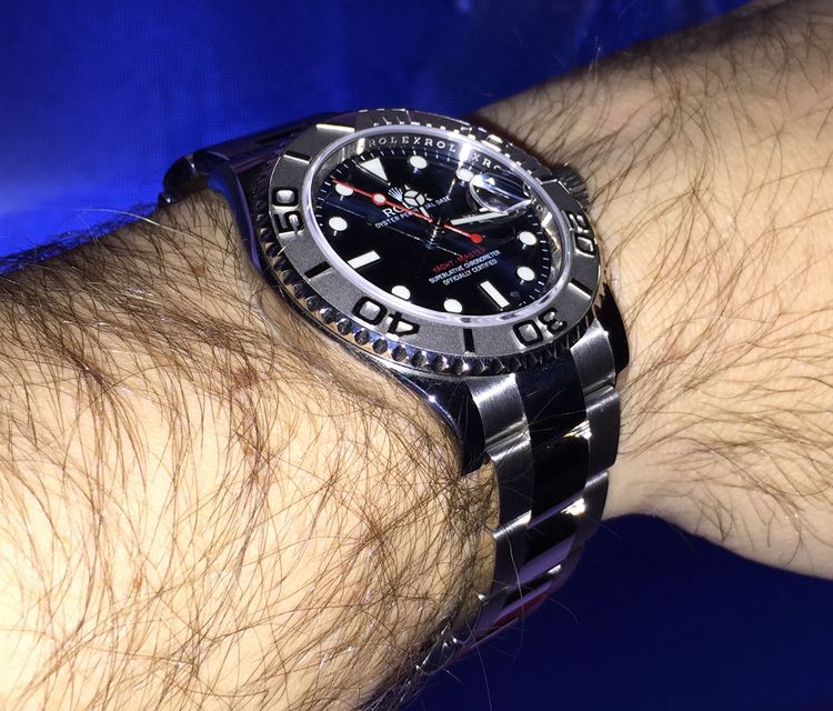 Rolex Yacht-Master 116622 blau am Handgelenk