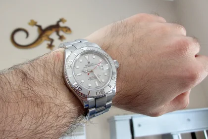 Wristshot einer Rolex Yachtmaster Edelstahl mit Platin Lünette