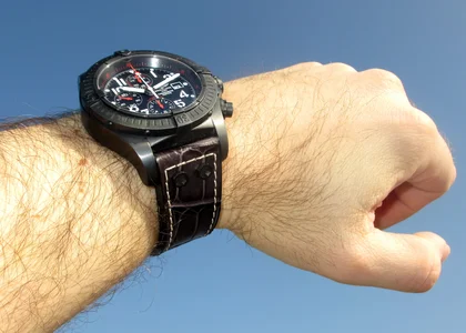 Breitling Military am Handgelenk