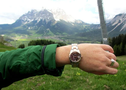 Rolex Datejust Damenuhr mit Diamanten in Everose Rosegold-Stahl Wristshot