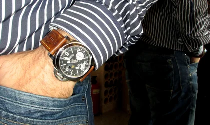 PAM 88 GMT Wristshot