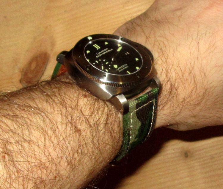 Panerai Uhr mit tarnfarbenem Armband