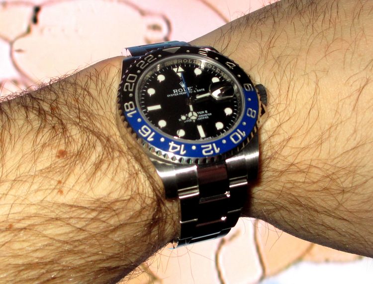 Rolex GMT II 116710BLNR am Handgelenk