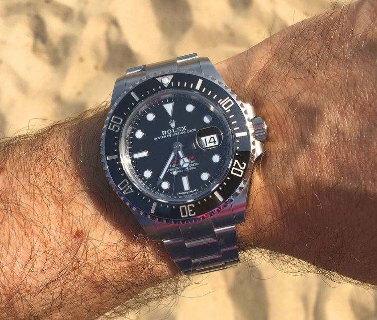 Sea-Dweller red am Handgelenk