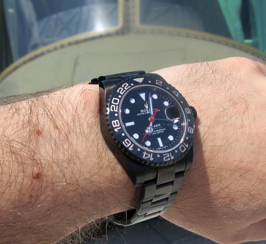Wristshot Foto einer schwarzen Rolex GMT