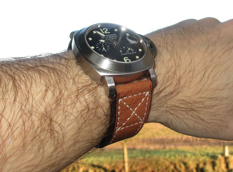 PAM 222 Wristshot einer Panerai am Handgelenk