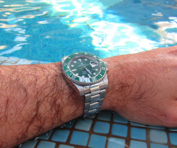 Rolex Submariner Hulk am Pool