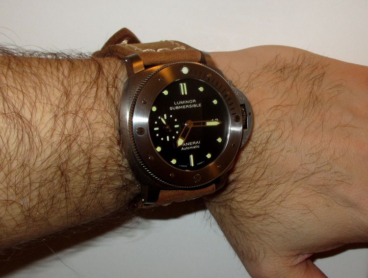 grosse Panerai 305 mit 47mm Durchmesser