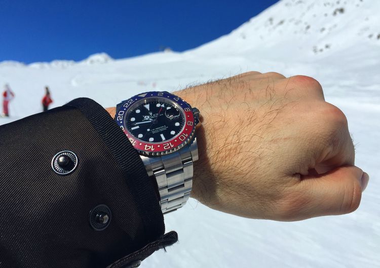 Rolex GMT 116719BLRO Pepsi getragen beim Skifahren