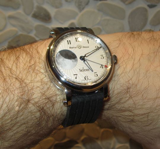 Martin Braun Selene Uhr mit hellem Zifferblatt